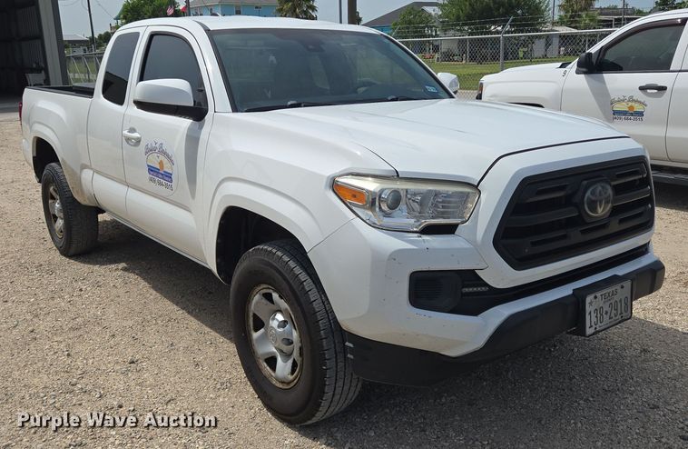 image for item EQ4097 2018 Toyota Tacoma Access Cab pickup truck