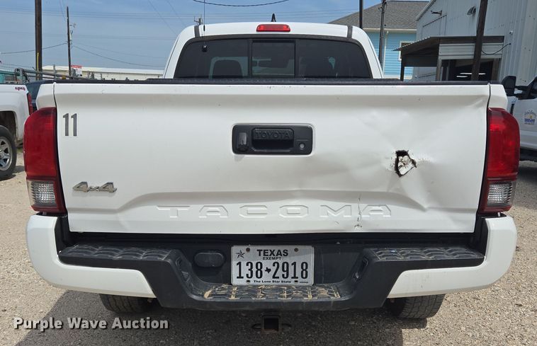 image for item EQ4097 2018 Toyota Tacoma Access Cab pickup truck