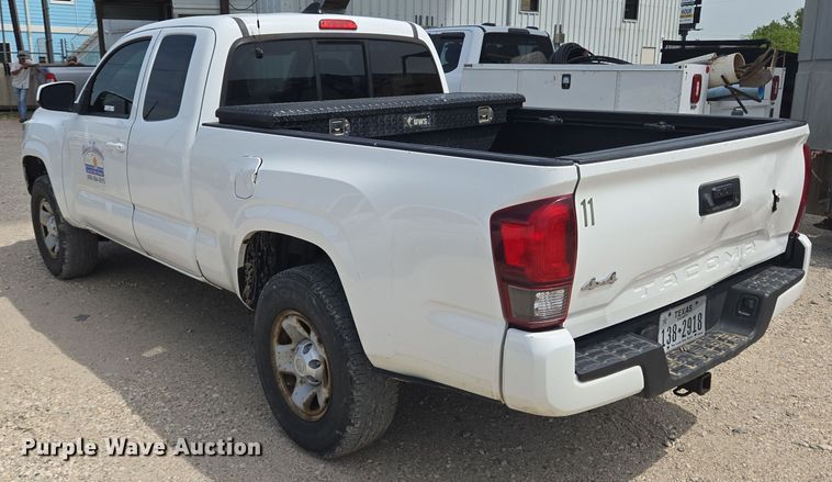 image for item EQ4097 2018 Toyota Tacoma Access Cab pickup truck