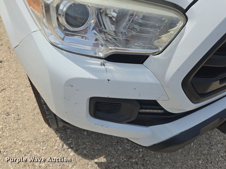 image for item EQ4097 2018 Toyota Tacoma Access Cab pickup truck