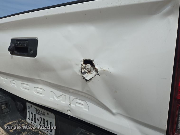 image for item EQ4097 2018 Toyota Tacoma Access Cab pickup truck