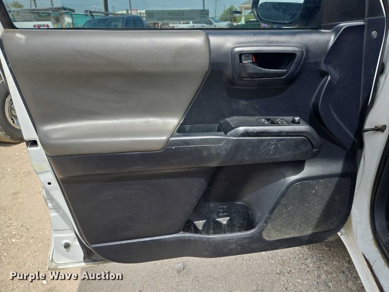 image for item EQ4097 2018 Toyota Tacoma Access Cab pickup truck