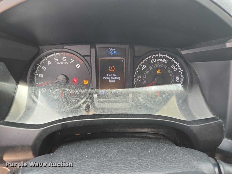 image for item EQ4097 2018 Toyota Tacoma Access Cab pickup truck