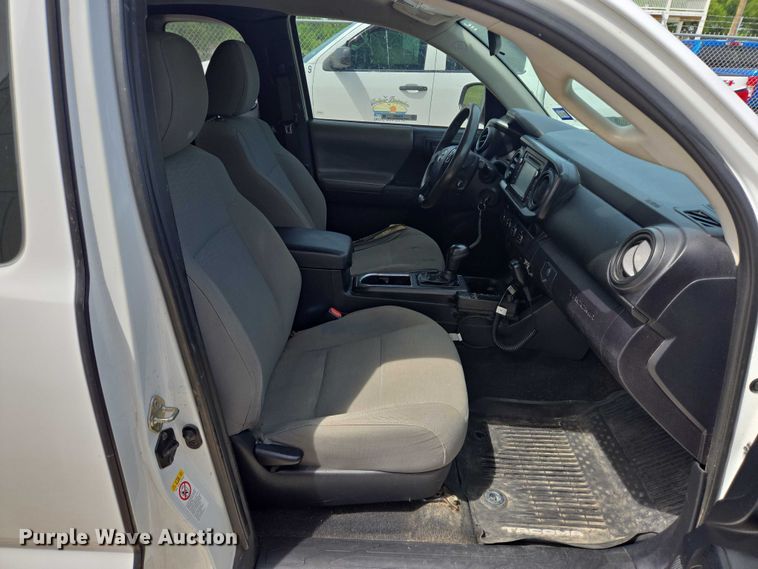 image for item EQ4097 2018 Toyota Tacoma Access Cab pickup truck