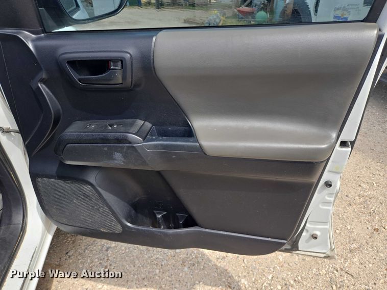 image for item EQ4097 2018 Toyota Tacoma Access Cab pickup truck