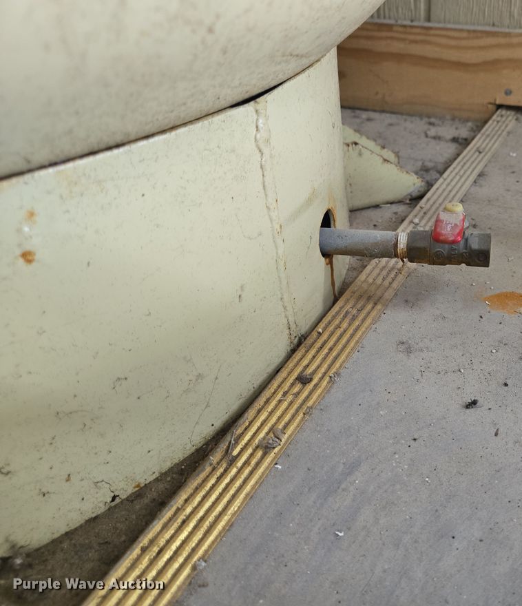 image for item EQ4098 Ingersoll Rand air compressor