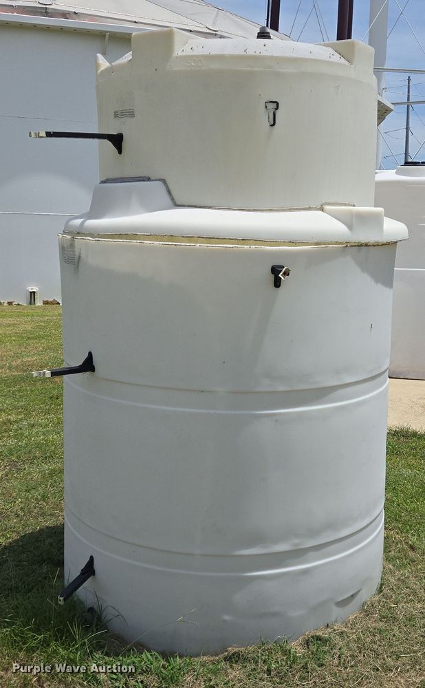 image for item EQ4107 Poly tank