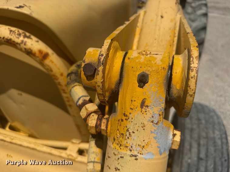 image for item ER2206 1978 John Deere 302A tractor