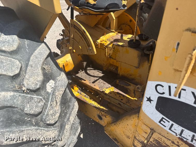 image for item ER2206 1978 John Deere 302A tractor