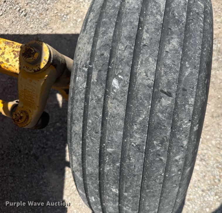 image for item ER2206 1978 John Deere 302A tractor