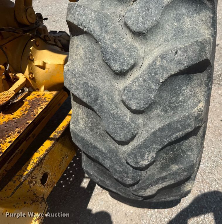 image for item ER2206 1978 John Deere 302A tractor