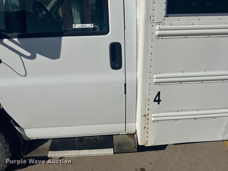 image for item ER2237 2005 Chevrolet Express G3500 school bus