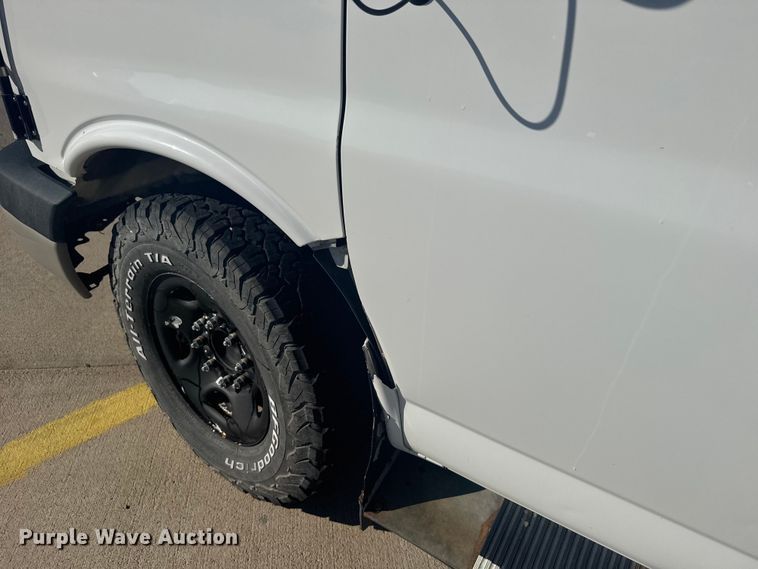 image for item ER2237 2005 Chevrolet Express G3500 school bus