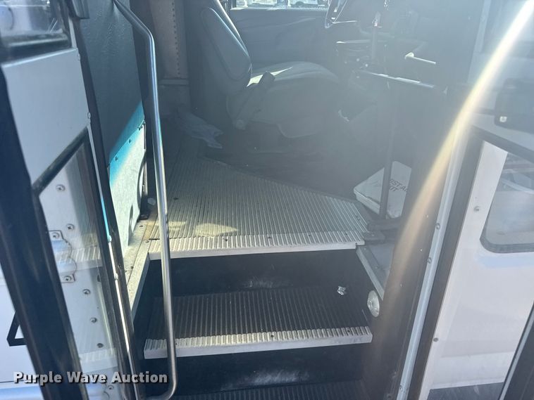 image for item ER2237 2005 Chevrolet Express G3500 school bus