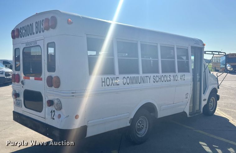 image for item ER2238 2001 Chevrolet Express 3500 school bus