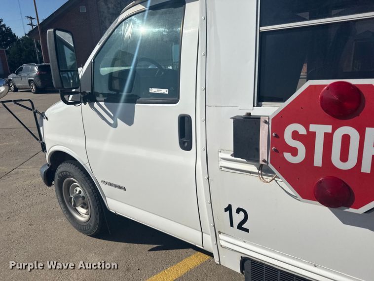 image for item ER2238 2001 Chevrolet Express 3500 school bus