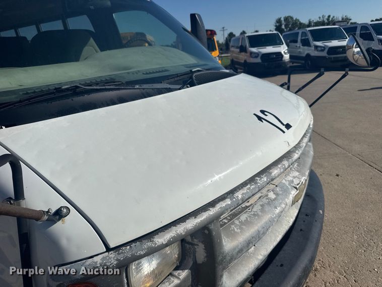 image for item ER2238 2001 Chevrolet Express 3500 school bus