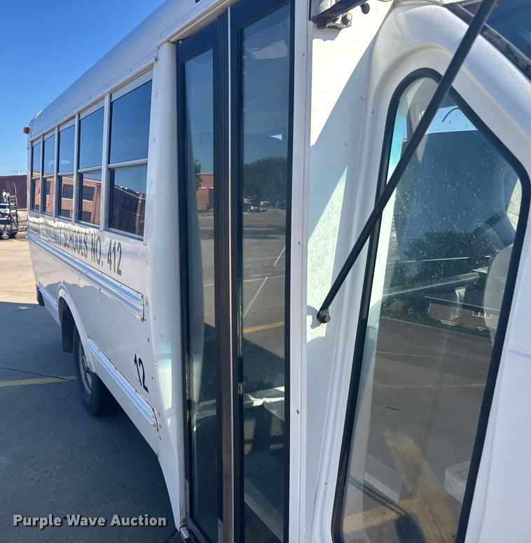 image for item ER2238 2001 Chevrolet Express 3500 school bus