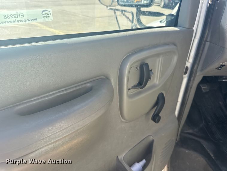 image for item ER2238 2001 Chevrolet Express 3500 school bus