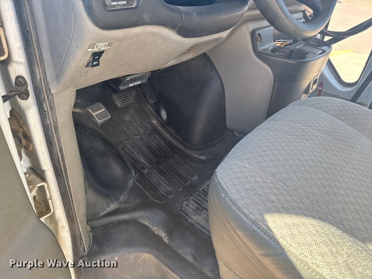 image for item ER2238 2001 Chevrolet Express 3500 school bus