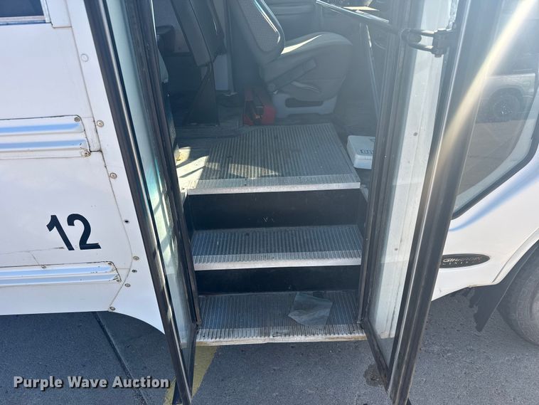 image for item ER2238 2001 Chevrolet Express 3500 school bus