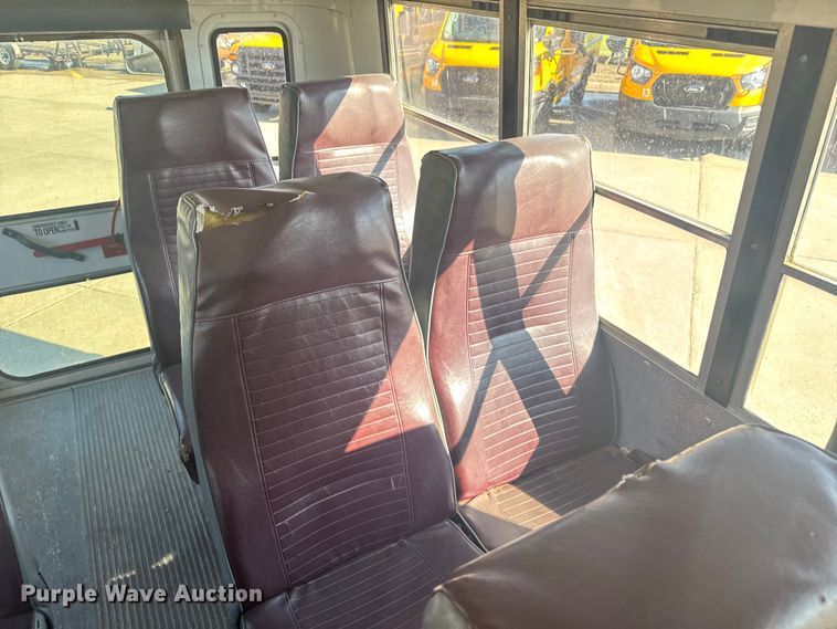 image for item ER2238 2001 Chevrolet Express 3500 school bus