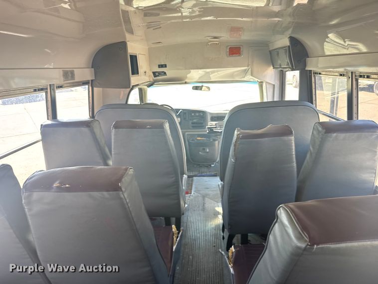image for item ER2238 2001 Chevrolet Express 3500 school bus