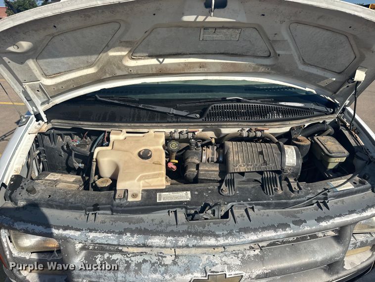 image for item ER2238 2001 Chevrolet Express 3500 school bus