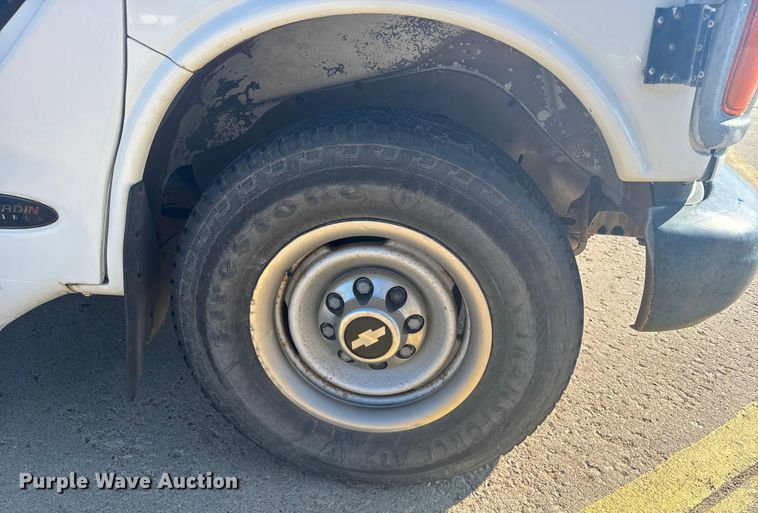 image for item ER2238 2001 Chevrolet Express 3500 school bus