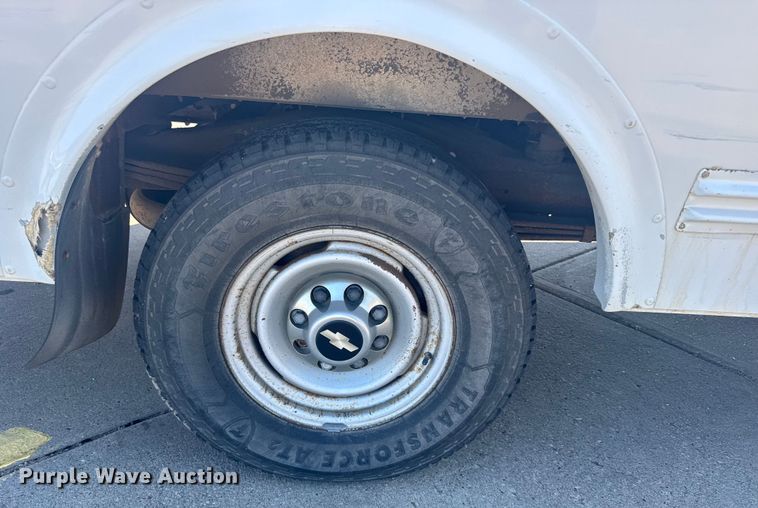 image for item ER2238 2001 Chevrolet Express 3500 school bus