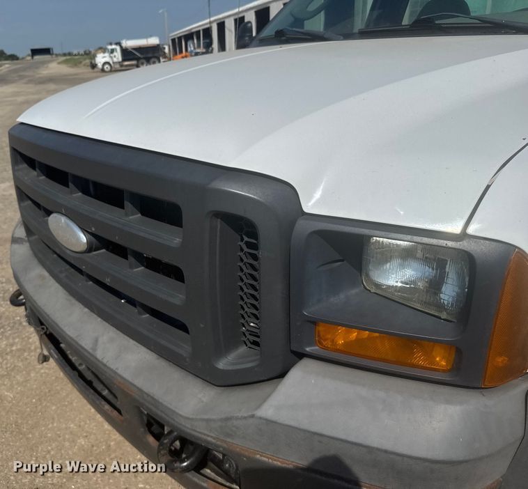 image for item ER2244 2005 Ford F550 truck cab and chassis