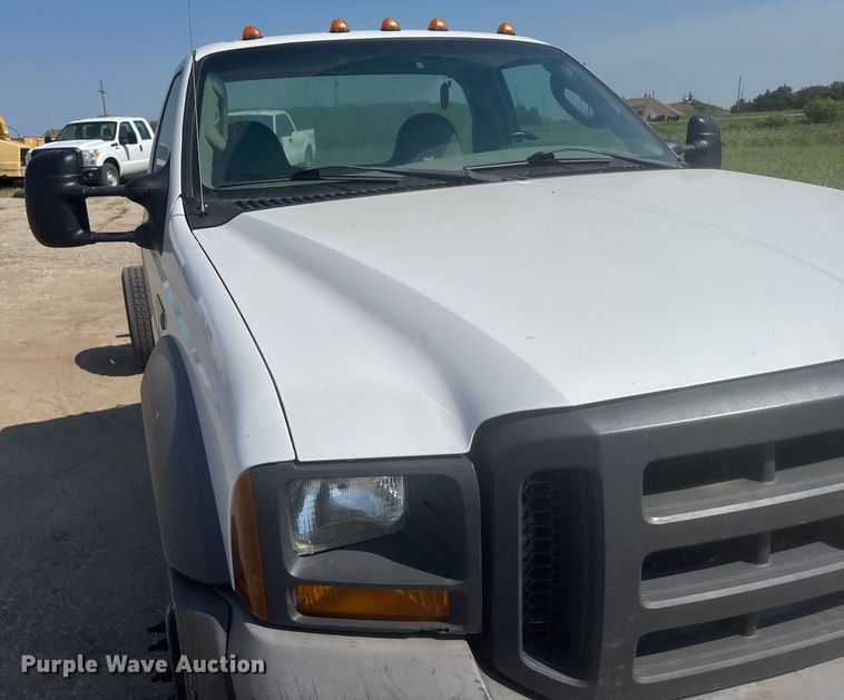 image for item ER2244 2005 Ford F550 truck cab and chassis