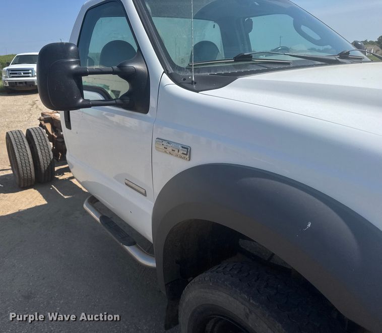 image for item ER2244 2005 Ford F550 truck cab and chassis