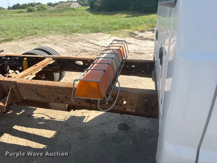 image for item ER2244 2005 Ford F550 truck cab and chassis