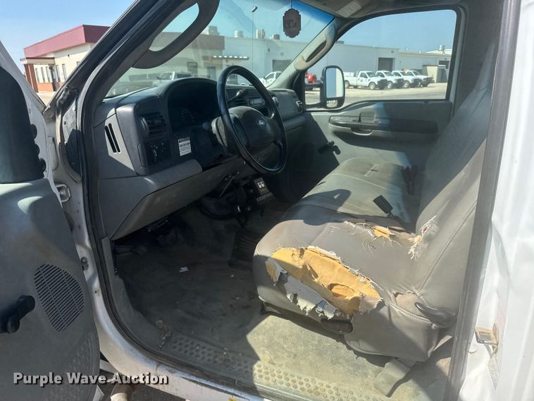 image for item ER2244 2005 Ford F550 truck cab and chassis