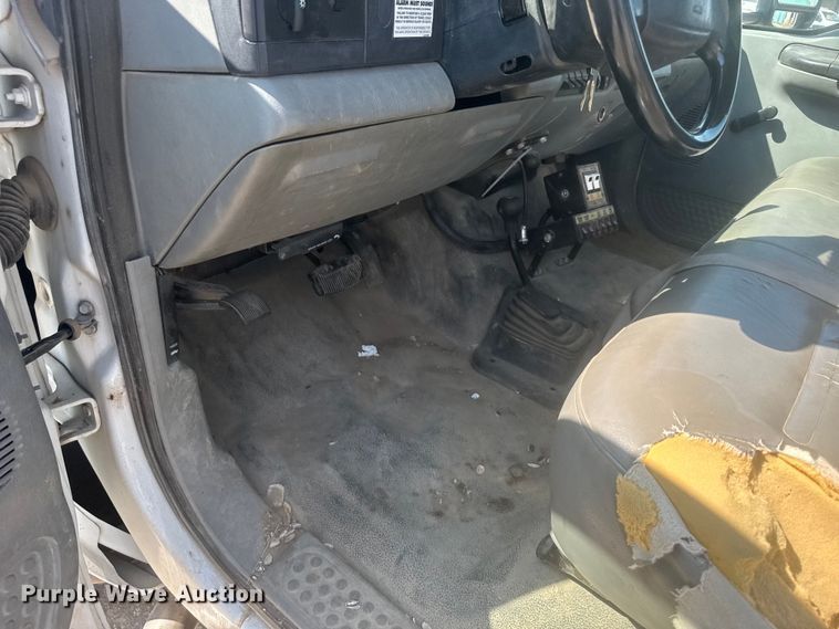 image for item ER2244 2005 Ford F550 truck cab and chassis