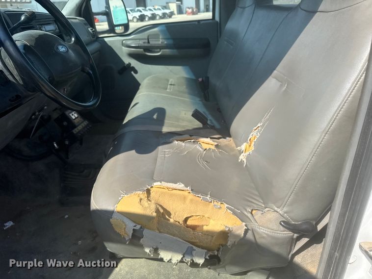 image for item ER2244 2005 Ford F550 truck cab and chassis