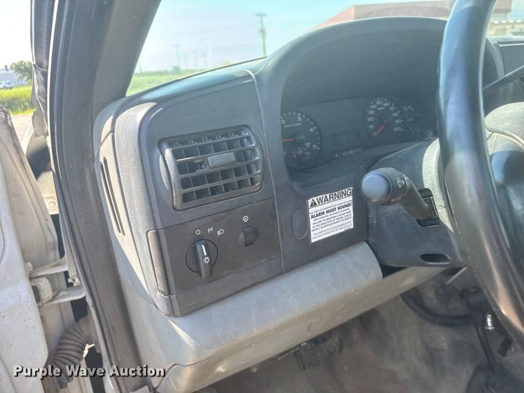 image for item ER2244 2005 Ford F550 truck cab and chassis