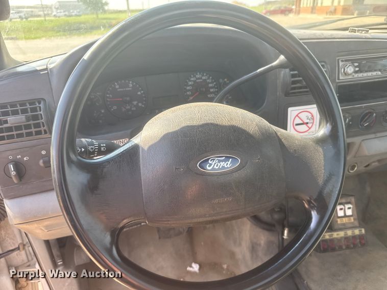 image for item ER2244 2005 Ford F550 truck cab and chassis