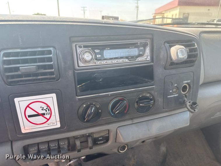 image for item ER2244 2005 Ford F550 truck cab and chassis