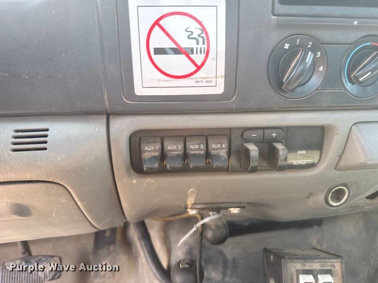 image for item ER2244 2005 Ford F550 truck cab and chassis