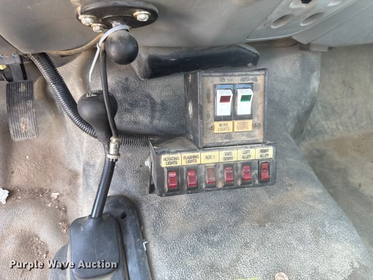 image for item ER2244 2005 Ford F550 truck cab and chassis