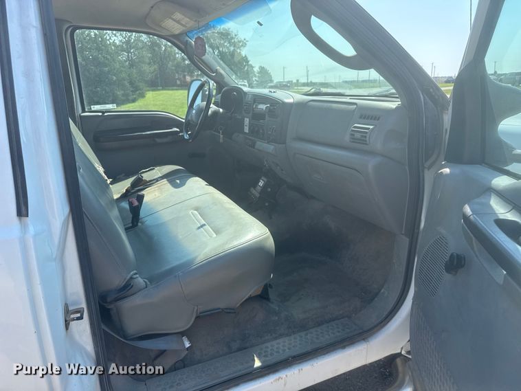 image for item ER2244 2005 Ford F550 truck cab and chassis