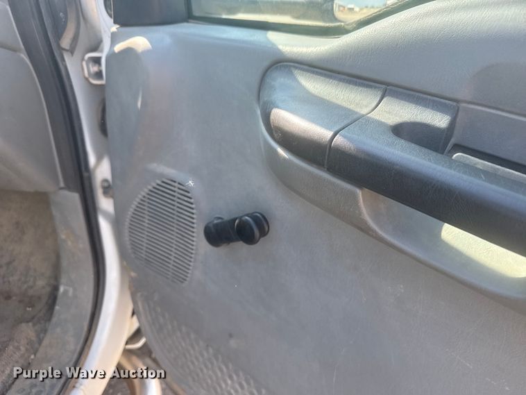 image for item ER2244 2005 Ford F550 truck cab and chassis