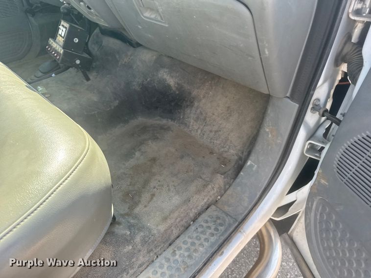 image for item ER2244 2005 Ford F550 truck cab and chassis