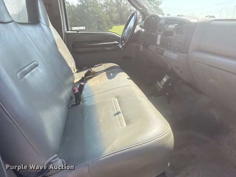 image for item ER2244 2005 Ford F550 truck cab and chassis