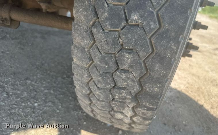 image for item ER2244 2005 Ford F550 truck cab and chassis