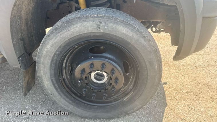 image for item ER2244 2005 Ford F550 truck cab and chassis