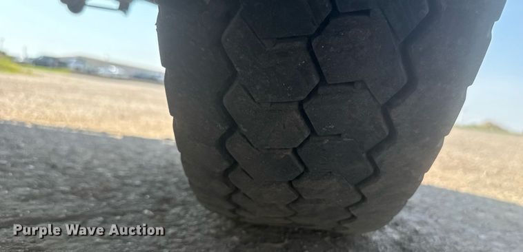 image for item ER2244 2005 Ford F550 truck cab and chassis