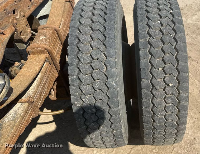 image for item ER2244 2005 Ford F550 truck cab and chassis